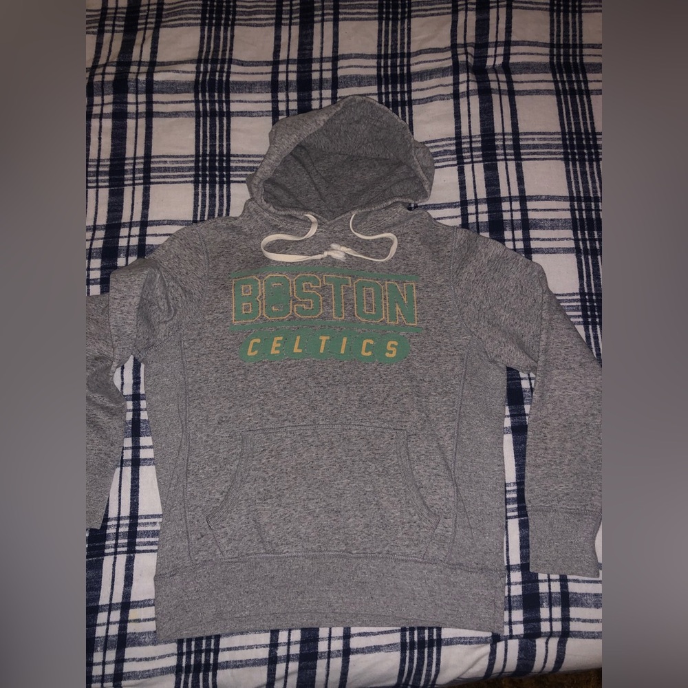 Mens Large Boston Celtics hoodie